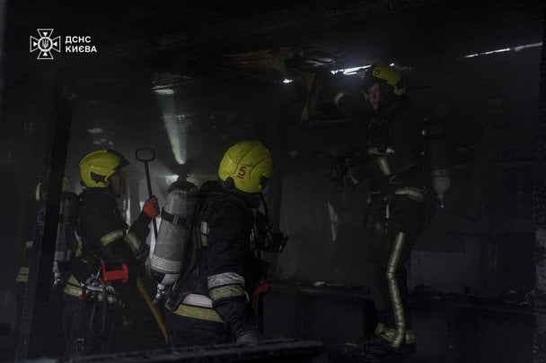 Тушение пожара в кафе «Барбарис» на Позняках