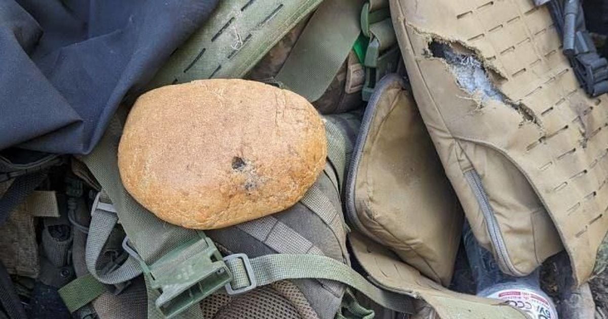 Хлібина врятувала життя воїна під Бахмутом / © Богдан Кутєпов / Facebook
