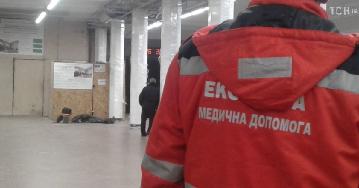 Чоловік помер на станції метро Святошин_1 / © Фото Елены Мацюцкой/ТСН