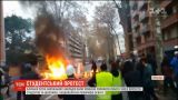 Поджоги и столкновения с полицией. Во Франции продолжаются студенческие протесты