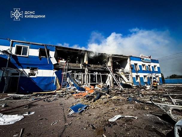 Росія вдарила по заводу дитячого харчування, є жертви: Зеленський відреагував