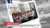 Фото Олега Ляшко со школьниками в партийных футболках подняло скандал в соцсетях