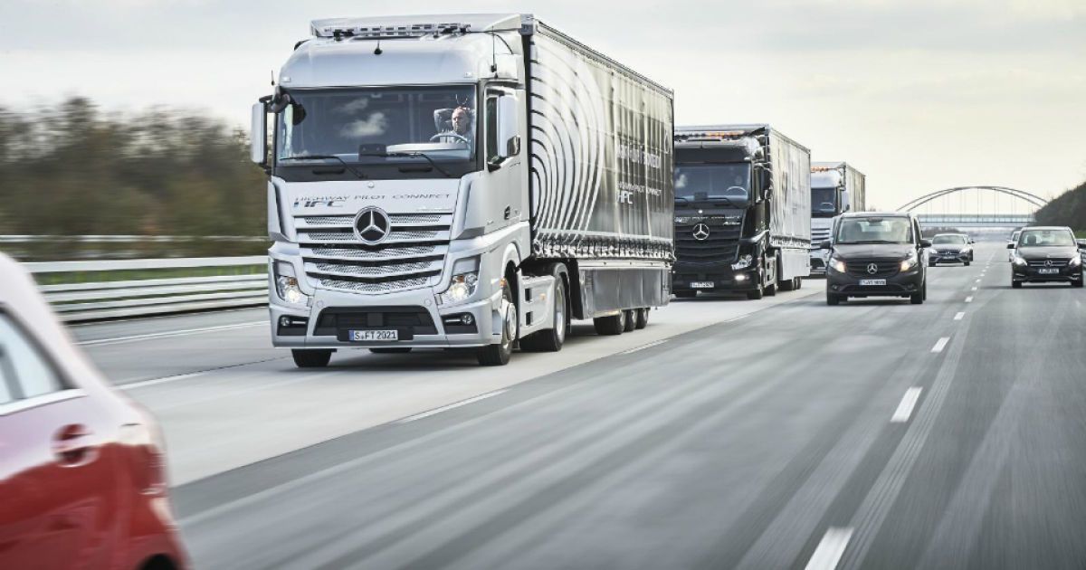 Тягачи Mercedes-Benz Actros проедут на автопилоте 600 километров
