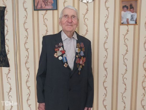Григорий Романович всю жизнь увлекается пчелами и пасекой
