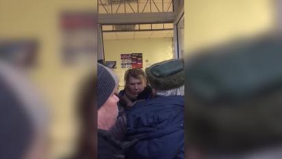 В Маріуполі неадекватна поштарка б’є пенсіонерів