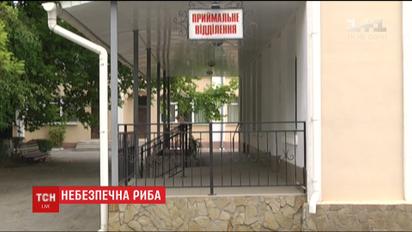 Чаще всего источником отравления становятся вяленая рыба и консервы