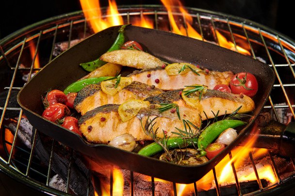 Сколько нужно жарить рыбу и морепродукты на мангале, чтобы они были сочными и нежными