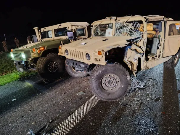 На автостраде в Польше автобус столкнулся с колонной американских военных: есть пострадавшие