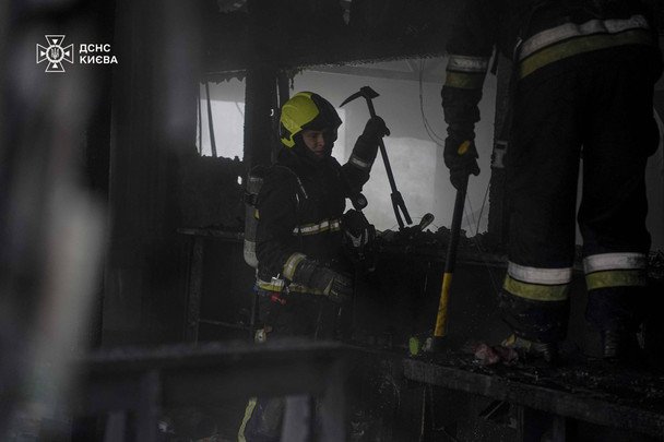 Тушение пожара в кафе «Барбарис» на Позняках