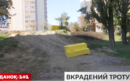 В Киеве застройщик разрушил тротуар и велодорожку ради заезда к новостройкам