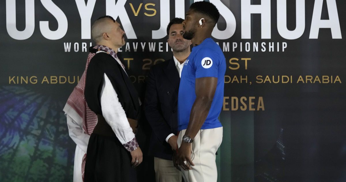 Усик - Джошуа: боксери влаштували напружену дуель поглядів перед реваншем (відео)