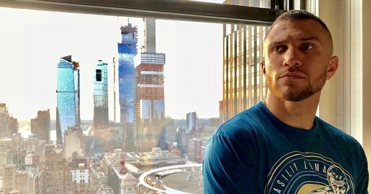 Ломаченко прибыл в Нью-Йорк на бой с Линаресом