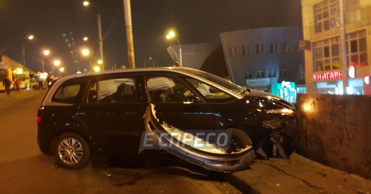 У лікарні помер постраждалий в аварії біля Шулявського мосту в Києві