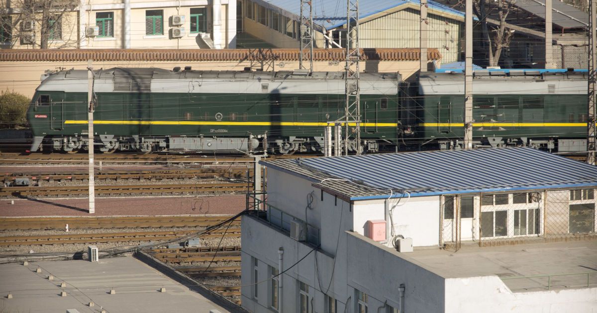 Ким Чен Ын на бронированном поезде отправился из КНДР во Вьетнам на встречу с Трампом