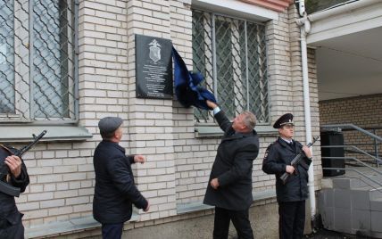В Росії влада не знайшла порушень в тому, що пропутінський депутат відкрив пам'ятну дошку самому собі