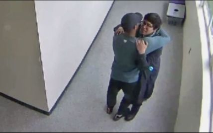В США тренер объятиями обезоружил ученика, который пришел в школу с ружьем