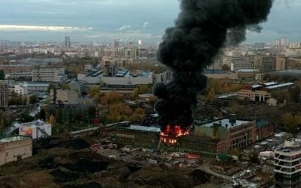В Москве горит завод "Серп и молот"