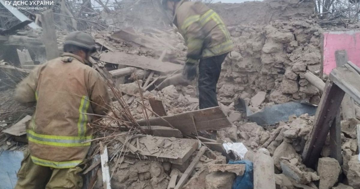 Зруйнований будинок після удару окупантів