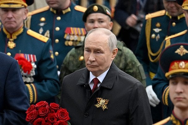 Найкоротший парад у житті Путіна: без військового пафосу, з відключеннями Інтернету та в ізоляції