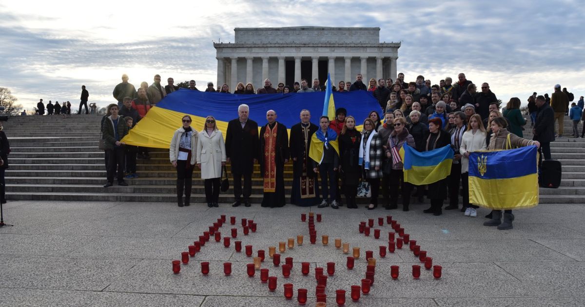 Гімни України і США та запалення свічок: у Вашингтоні вшанували Небесну сотню