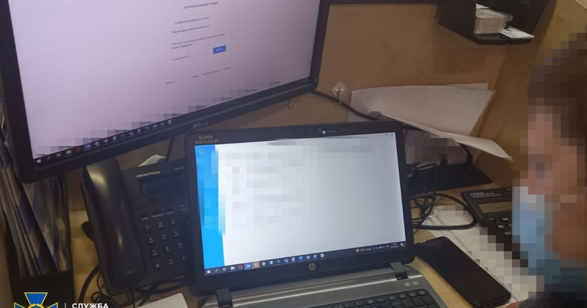 У Києві співробітники ІТ компанії продавала програмами для віддаленого злому WhatsApp, Viber і TeLegram