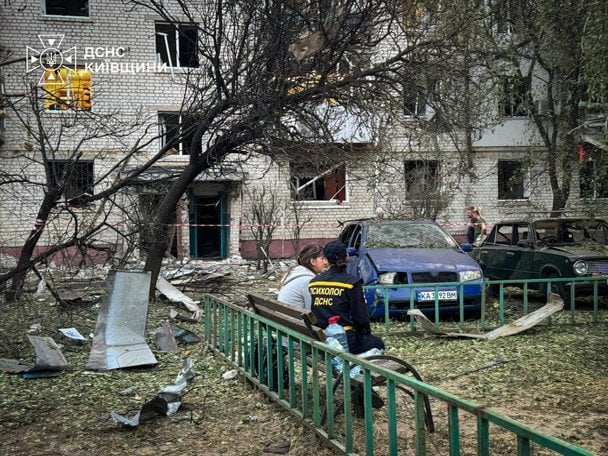 Пошкоджений будинок у Борисполі після атаки у ніч проти 1 вересня  / © ДСНС