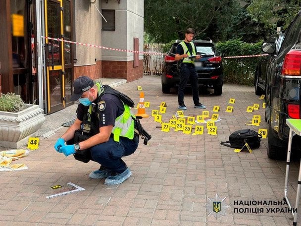 Полиция собирает доказательства на месте преступления. Фото: Национальная полиция Украины