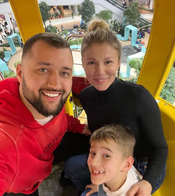 Тамерлан, Алена Омаргалиева и их сын / © 