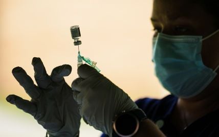 В Минздраве ответили, какие вакцины можно смешивать для COVID-прививки и выдается ли в таком случае сертификат.