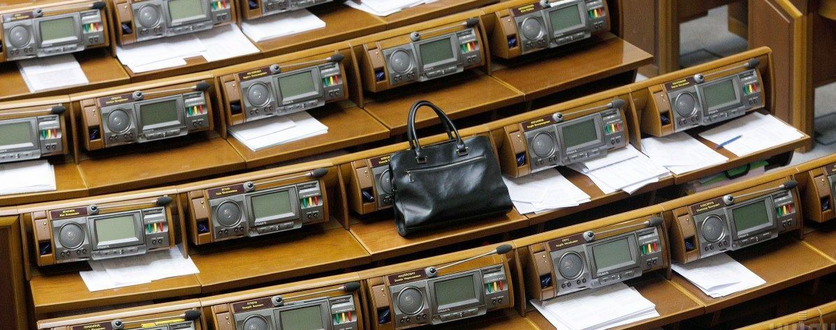 В парламент десятого созыва проходят четыре партии - опрос "Социс"
