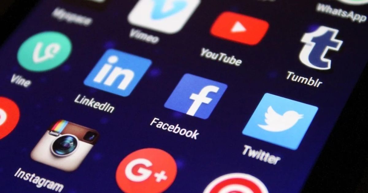 У Зеленского обратились к Meta, YouTube, Twitter из-за блокирования правды об убийствах украинцев Россией
