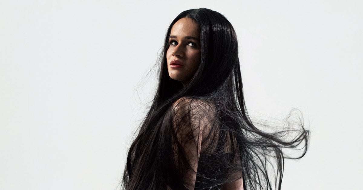 Співачка SOWA