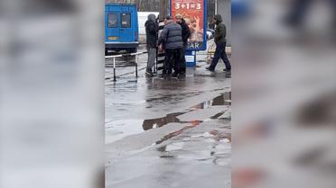 У Лубнах спіймали мародера і зняли з нього штани з трусами
