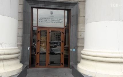 Житомирського стрільця, якого підозрюють у вбивстві АТОвців, завели до залу суду