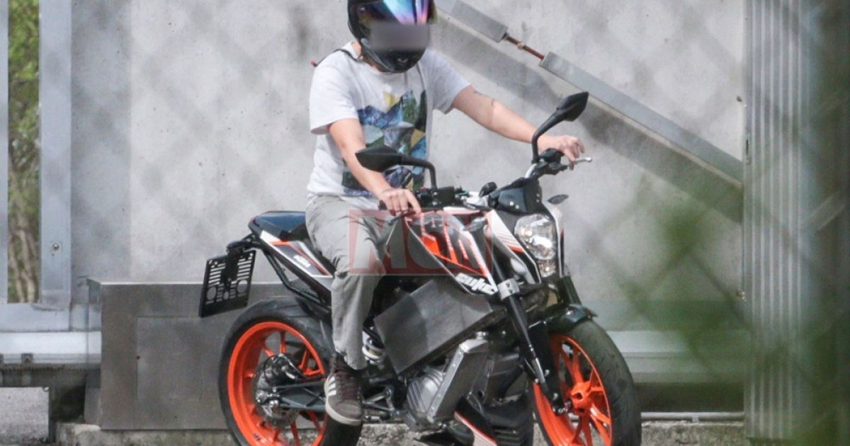 В Сети появилось шпионские фото электроцикла KTM Duke