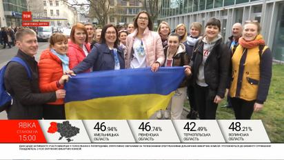 Аби проголосувати у Берліні, українці вишиковуються у довжелезні черги