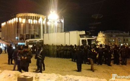 Активисты обвинили полицейских в угоне грузовика со сценой для митинга против Порошенко
