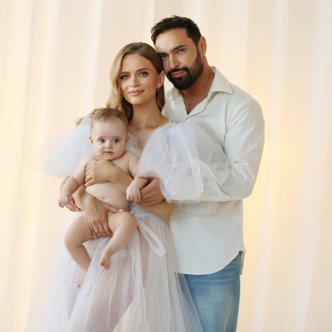 Виталий Козловский с женой и сыном / © instagram.com/yuliabakumenko
