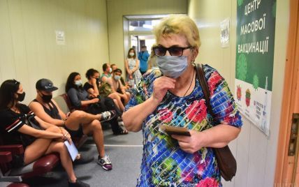 Вакцинация от коронавируса: более 1,3 млн украинцев уже получили две дозы прививки