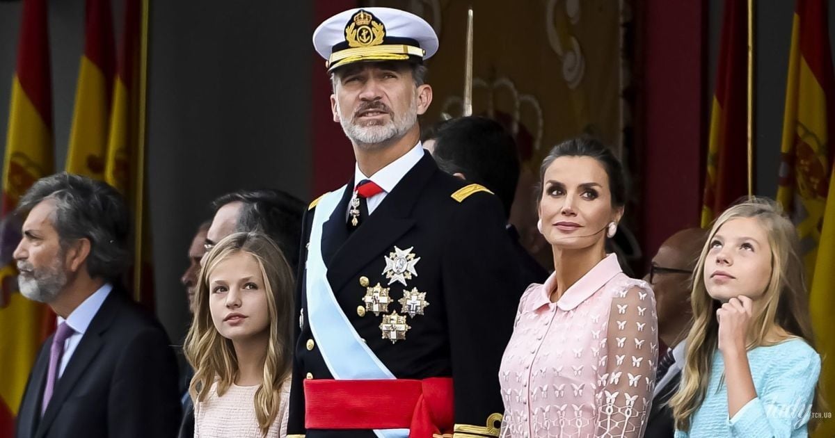 Королева Летиция и король Филипп VI с дочками