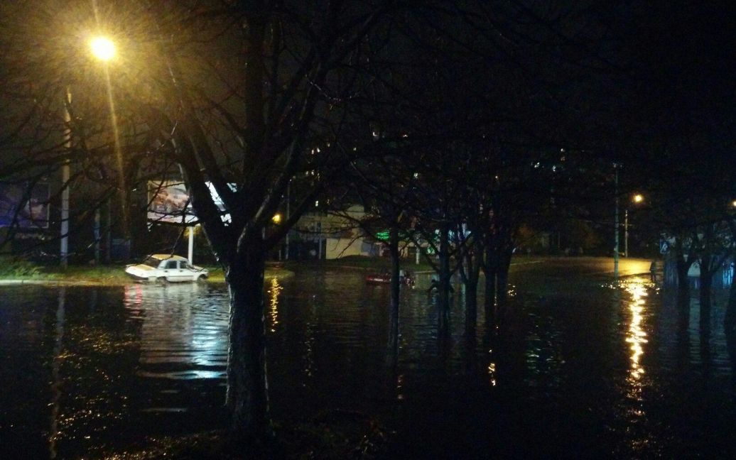 Дощ затопив мікрорайон Тополь-2 у Дніпрі / © Інформатор