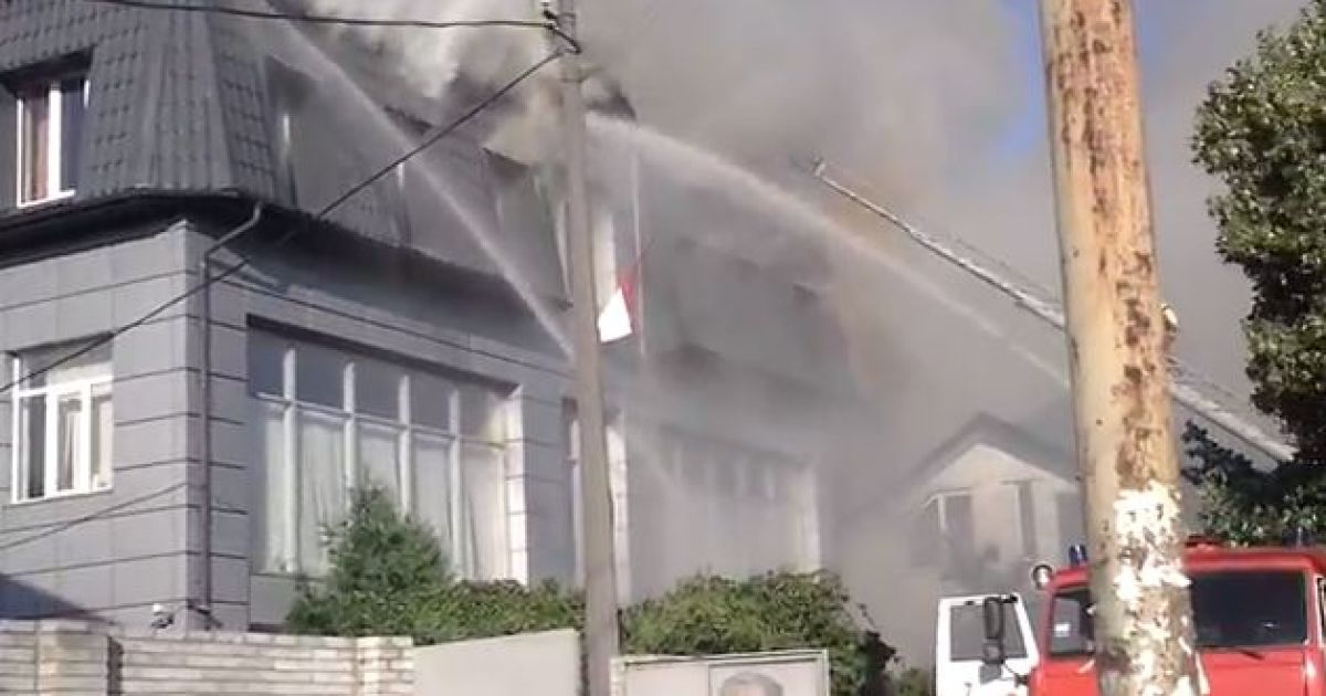 У Києві спалахнуло посольство Ємену
