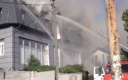 У Києві спалахнуло посольство Ємену