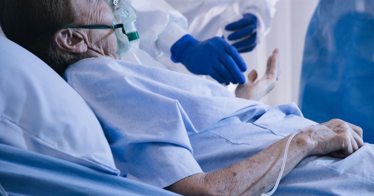 "Все тяжелые, все на кислороде": в Харькове из-за вспышки COVID-19 больных снова принимают в чернобыльской больнице