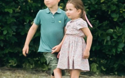 Какие уже взрослые: герцогиня Кембриджская с тремя детьми проводит каникулы в Норфолке