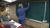 Попросила только доску: учительница из Бородянки потеряла дом и проводит уроки под открытым небом