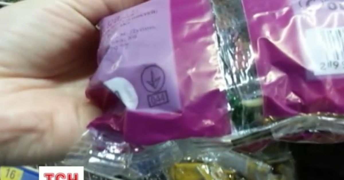 У Києві після скандалу із хробаками у цукерках в магазині продовжували продавати солодощі із личинками