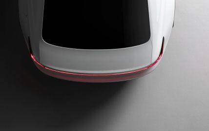 Суббренд Volvo вперше показав тизер конкурента Tesla Model 3