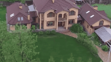 Як живуть сільські голови, що розпоряджаються найдорожчими землями України