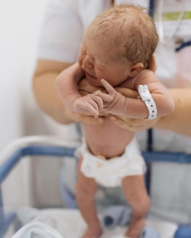 Володимир Остапчук з дружиною та їхнім новонародженим сином / © instagram.com/vova_ostapchuk